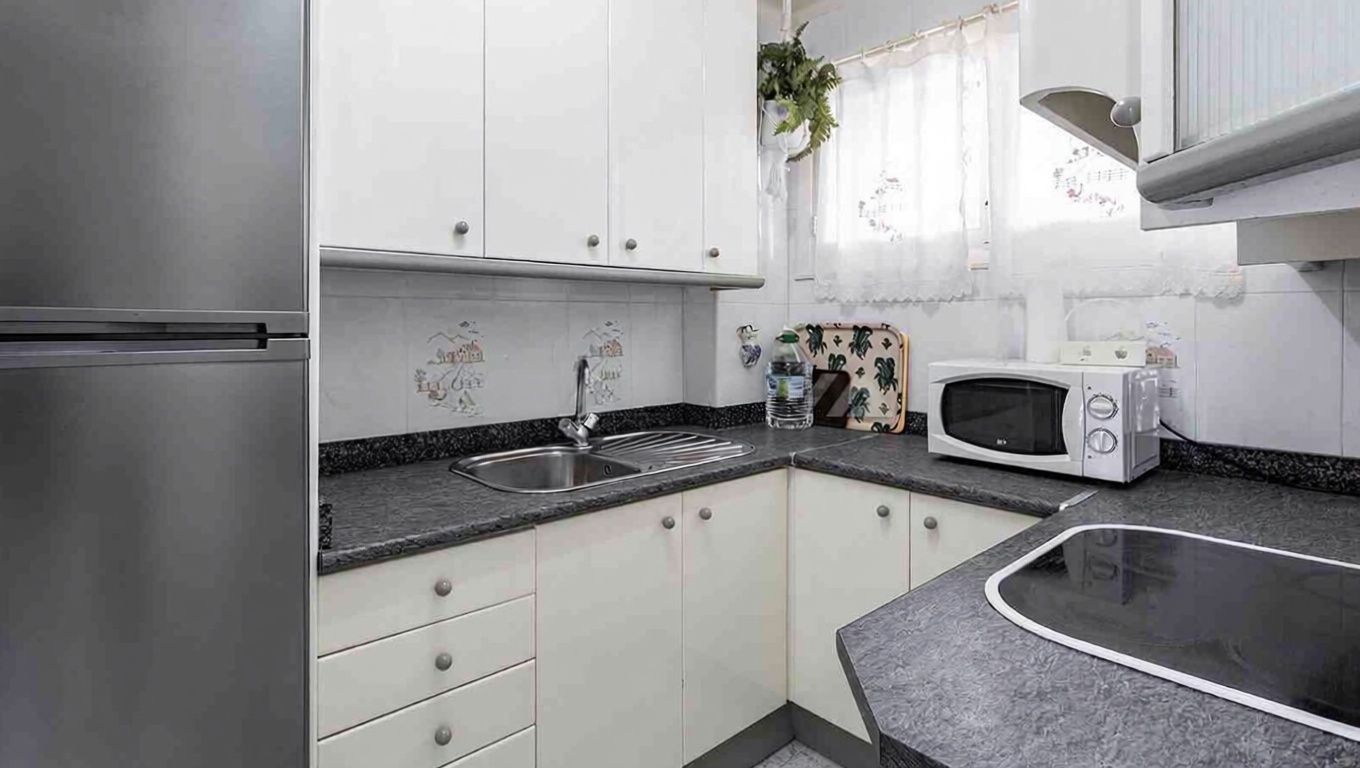 Flat for sale frontline beach in Calvià — Kitchen