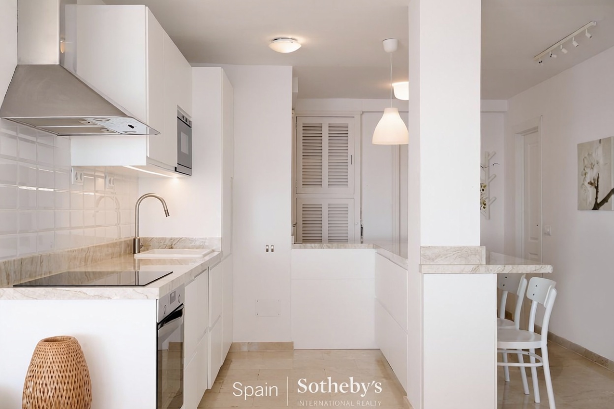 Flat for sale frontline beach in Calvià — Bedroom