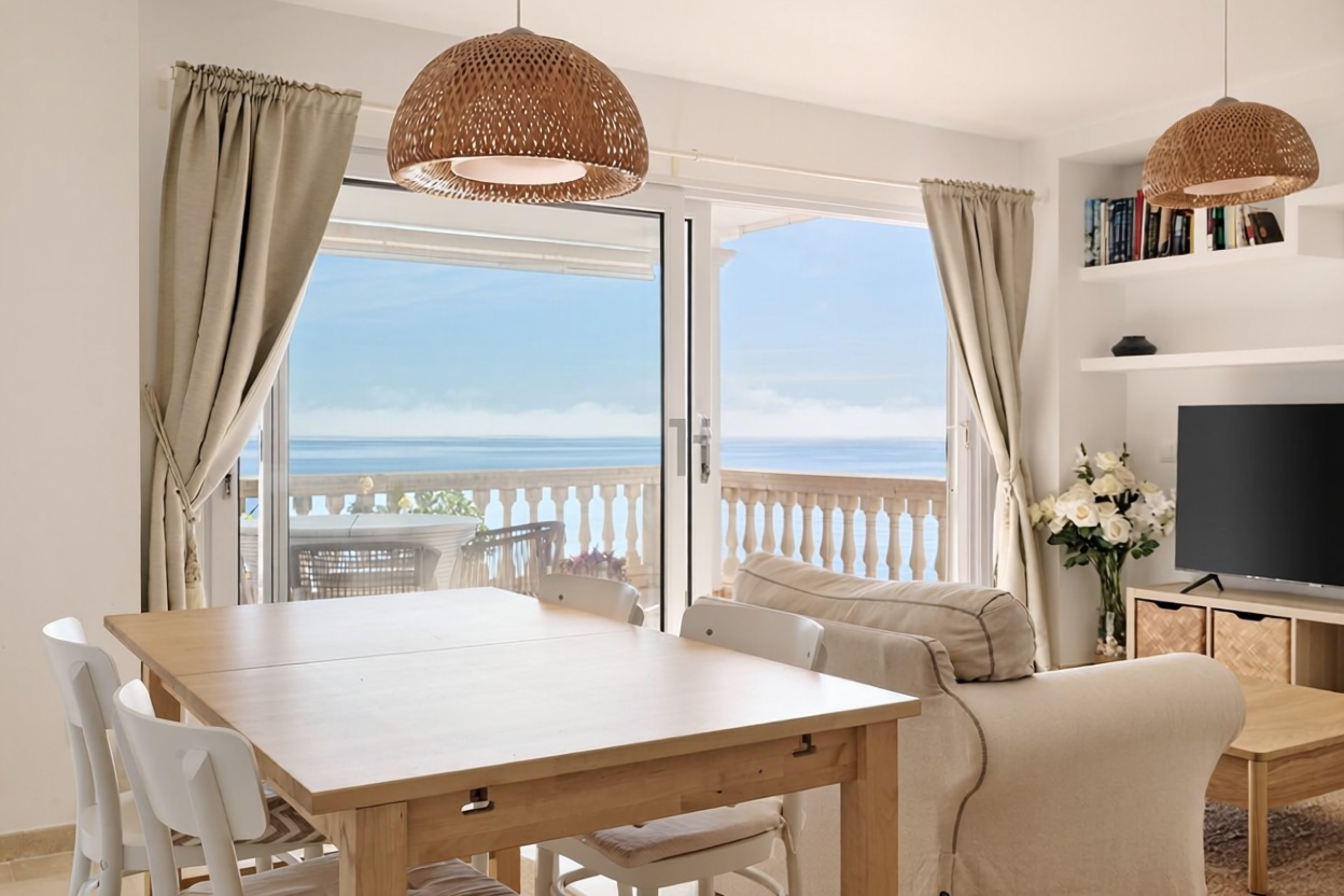 Flat for sale frontline beach in Calvià — Kitchen