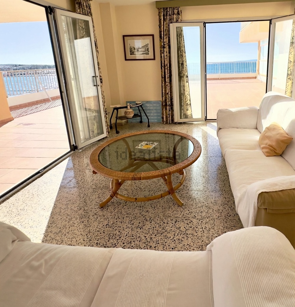 Grenier aménagé à vendre en première ligne de mer à Palma de Mallorca — Séjour