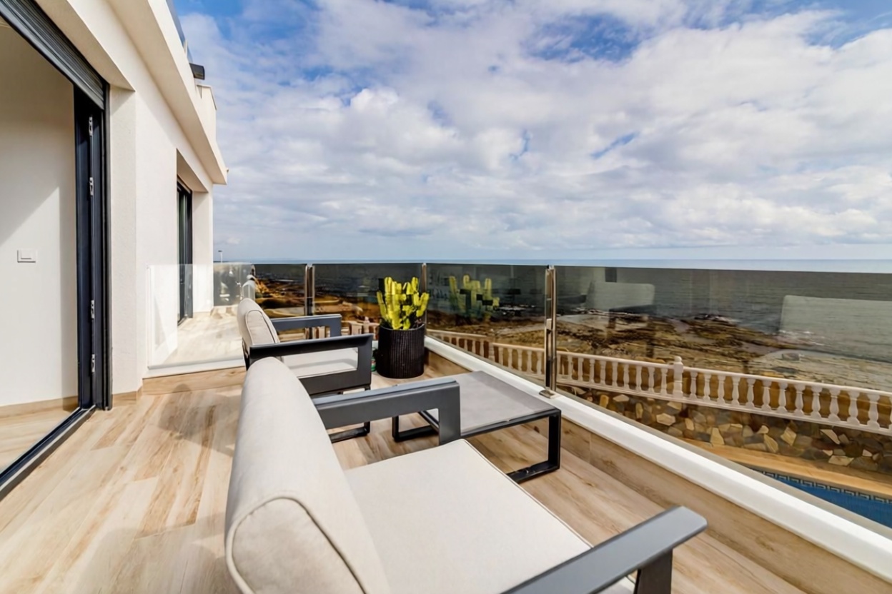 Chalet mit direkter Strandzugang in Torrevieja — Meerterrasse