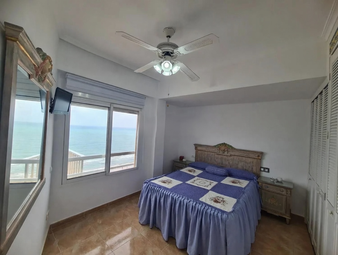Appartement à vendre pieds dans l'eau à Cullera — Chambre