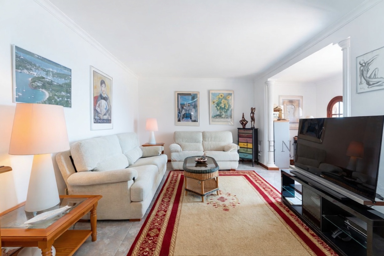 Chalet à vendre avec accès direct à la plage à Mogán — Séjour
