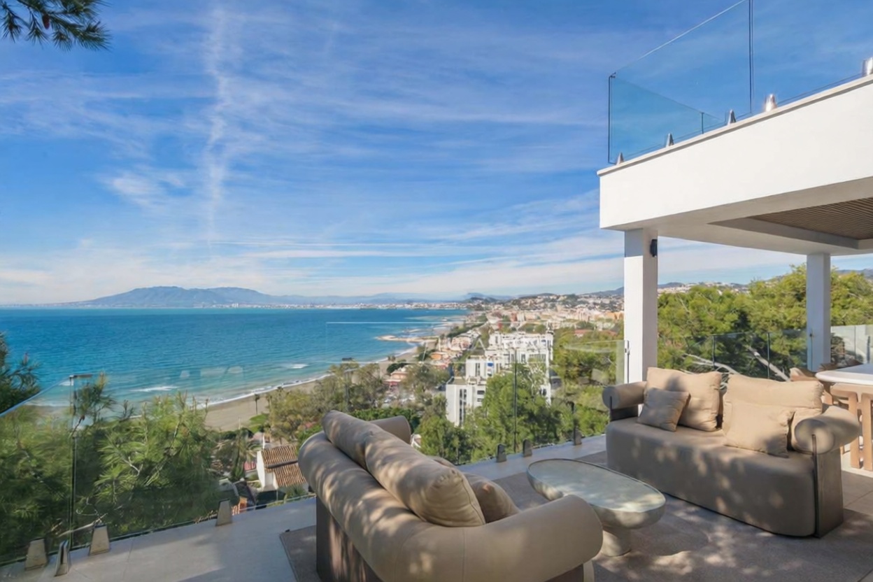 Chalet en venta con acceso directo a la playa en Málaga — Terraza mar