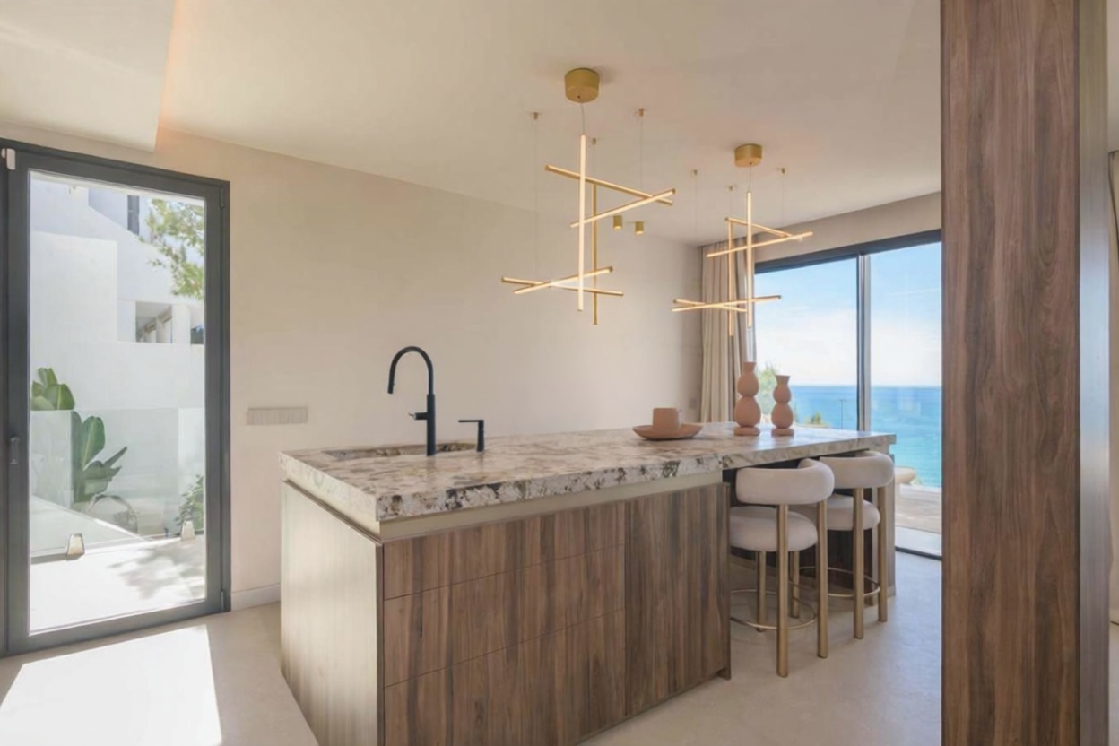 Chalet en venta con acceso directo a la playa en Málaga — Cocina