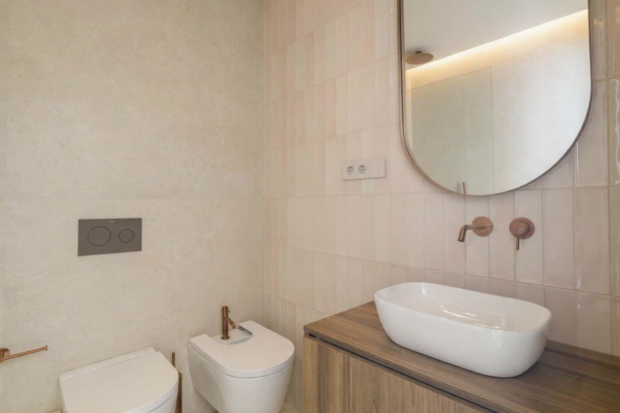 Chalet en venta con acceso directo a la playa en Málaga — Baño