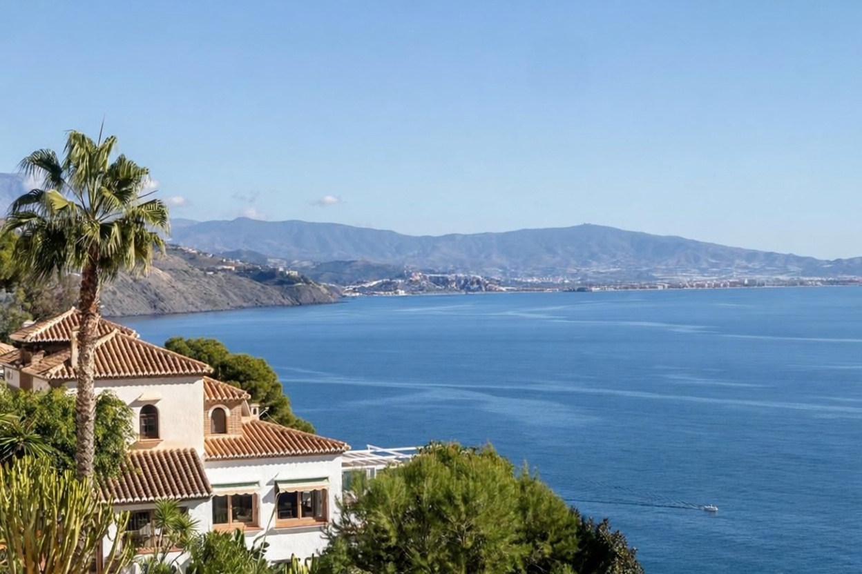 Chalet à vendre avec accès direct à la plage à Almuñécar — Vue mer