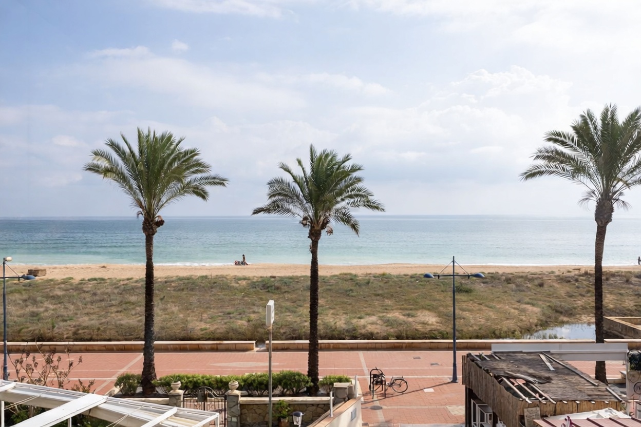 Piso en venta en primera línea de playa en Peñíscola — Vista mar