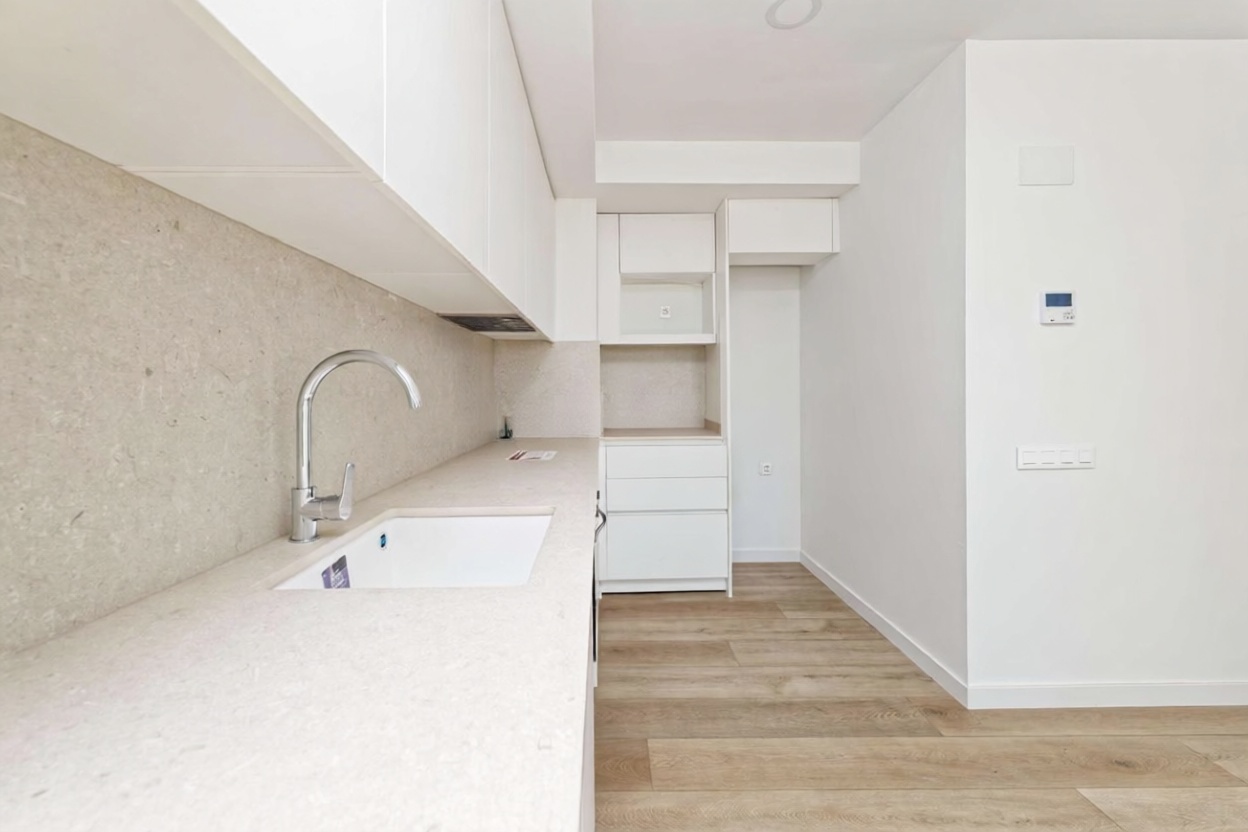 Flat for sale frontline beach in València — Living room