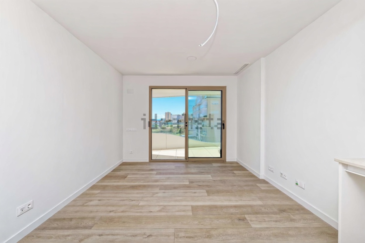 Flat for sale frontline beach in València — Bedroom