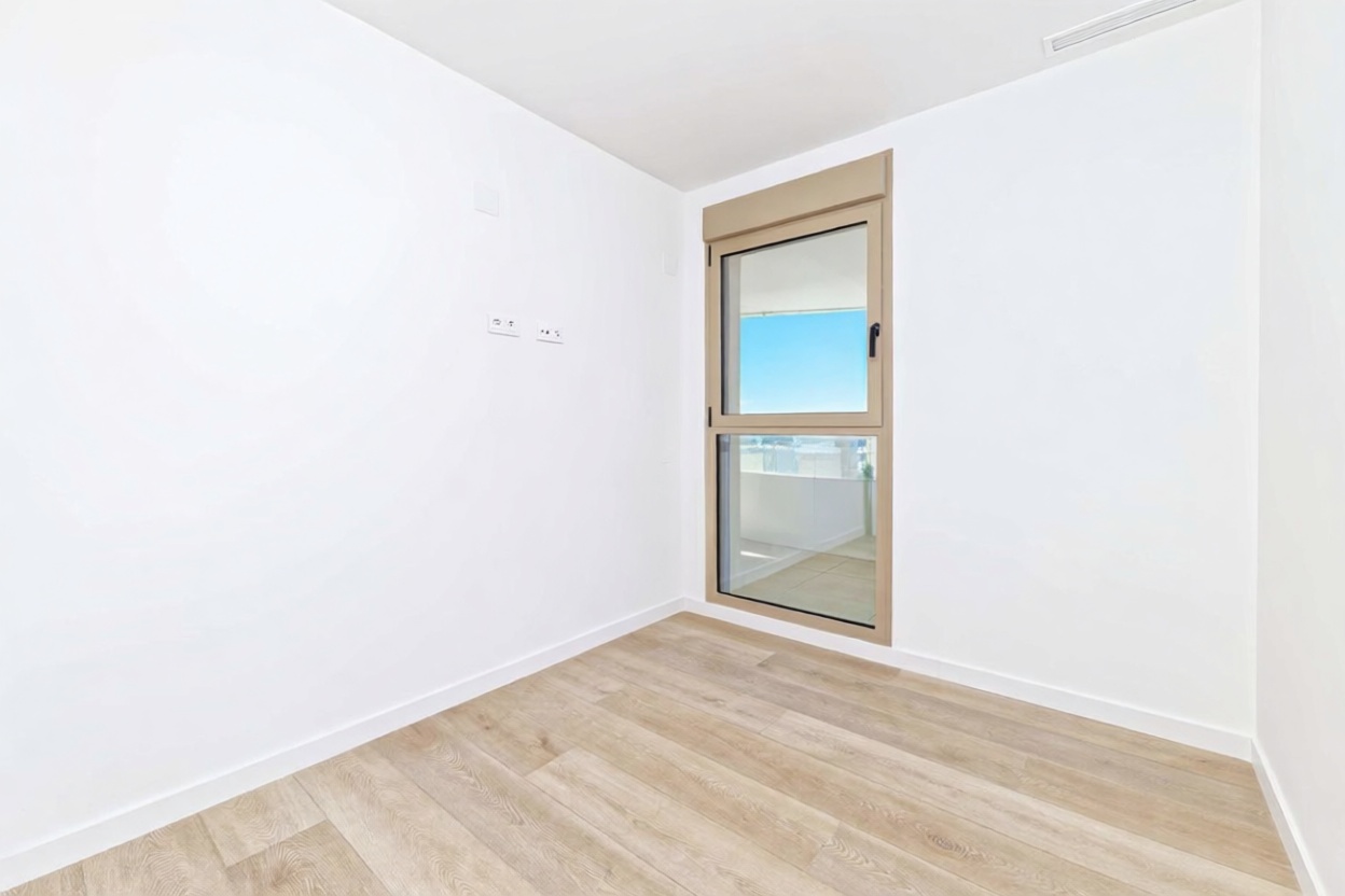 Flat for sale frontline beach in València — Bedroom