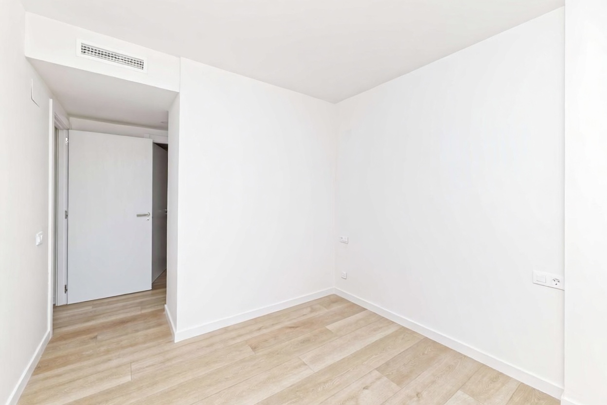 Flat for sale frontline beach in València — Bathroom