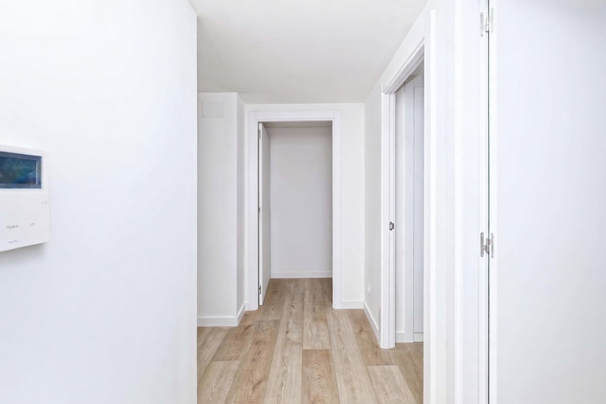 Flat for sale frontline beach in València — Bathroom