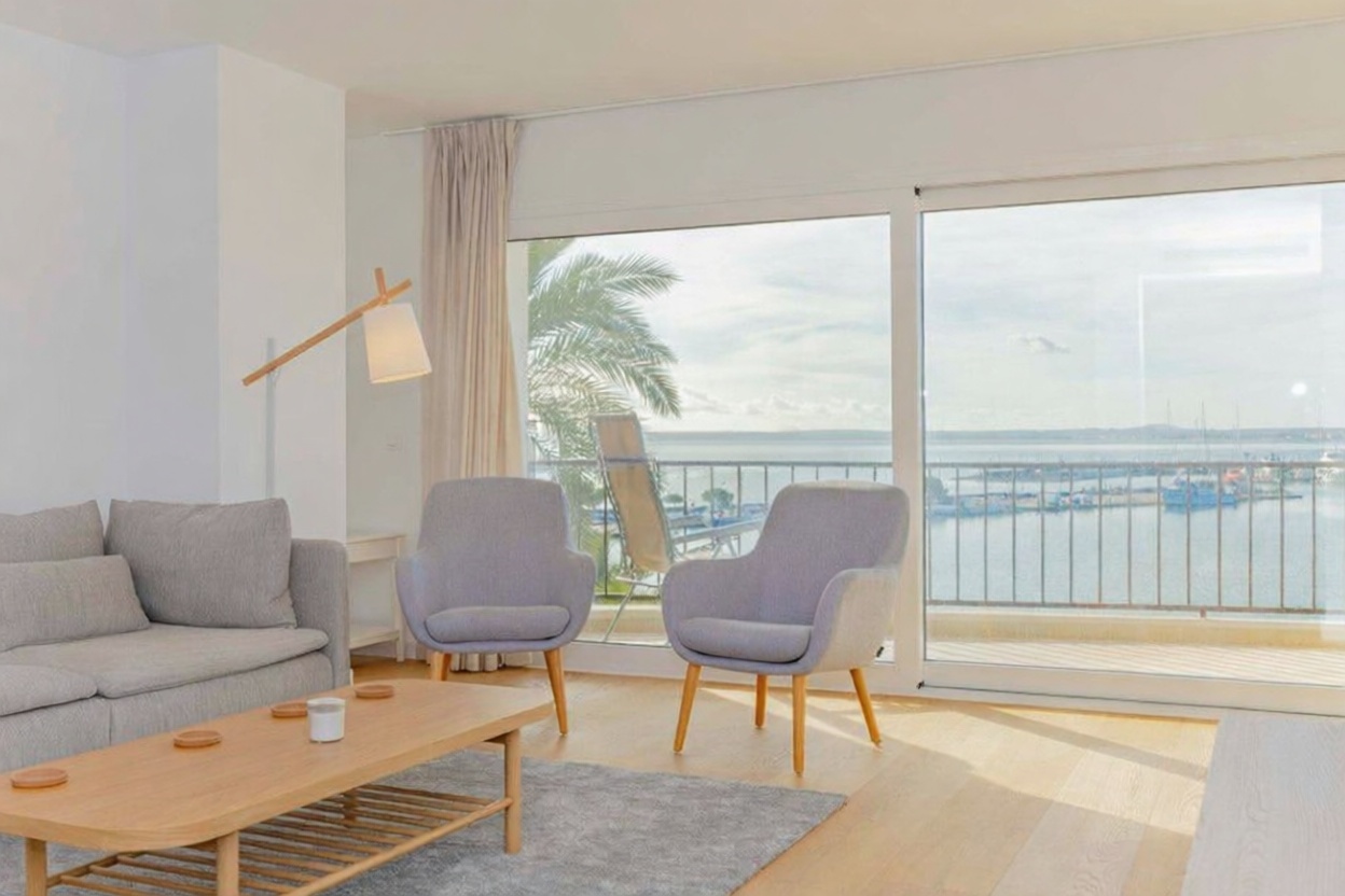 Flat for sale frontline beach in Alcúdia — Living room
