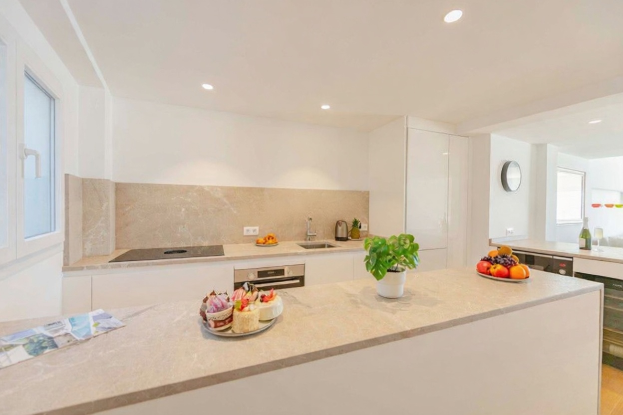 Flat for sale frontline beach in Alcúdia — Kitchen