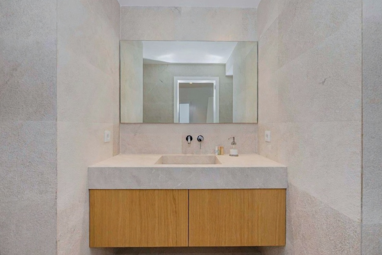 Flat for sale frontline beach in Alcúdia — Bathroom