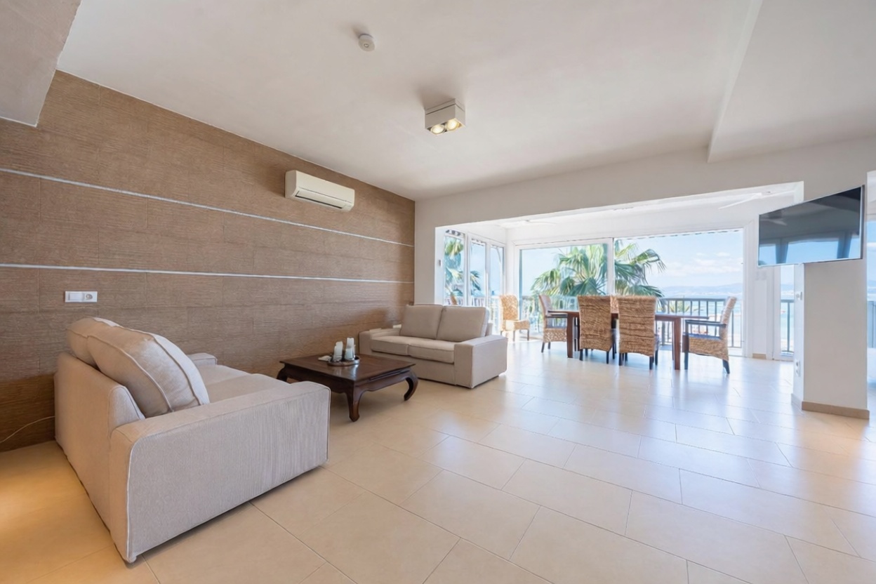 Flat for sale frontline beach in Llucmajor — Living room