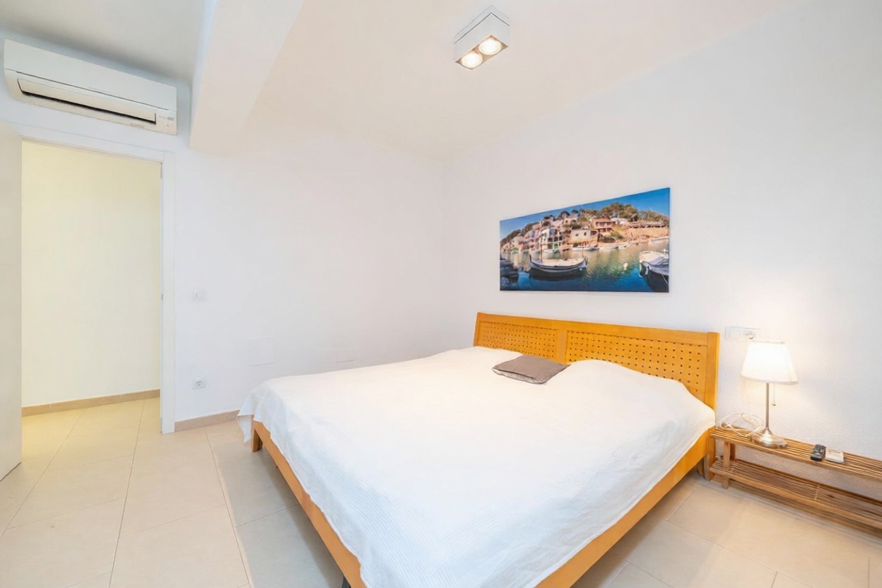 Flat for sale frontline beach in Llucmajor — Bedroom