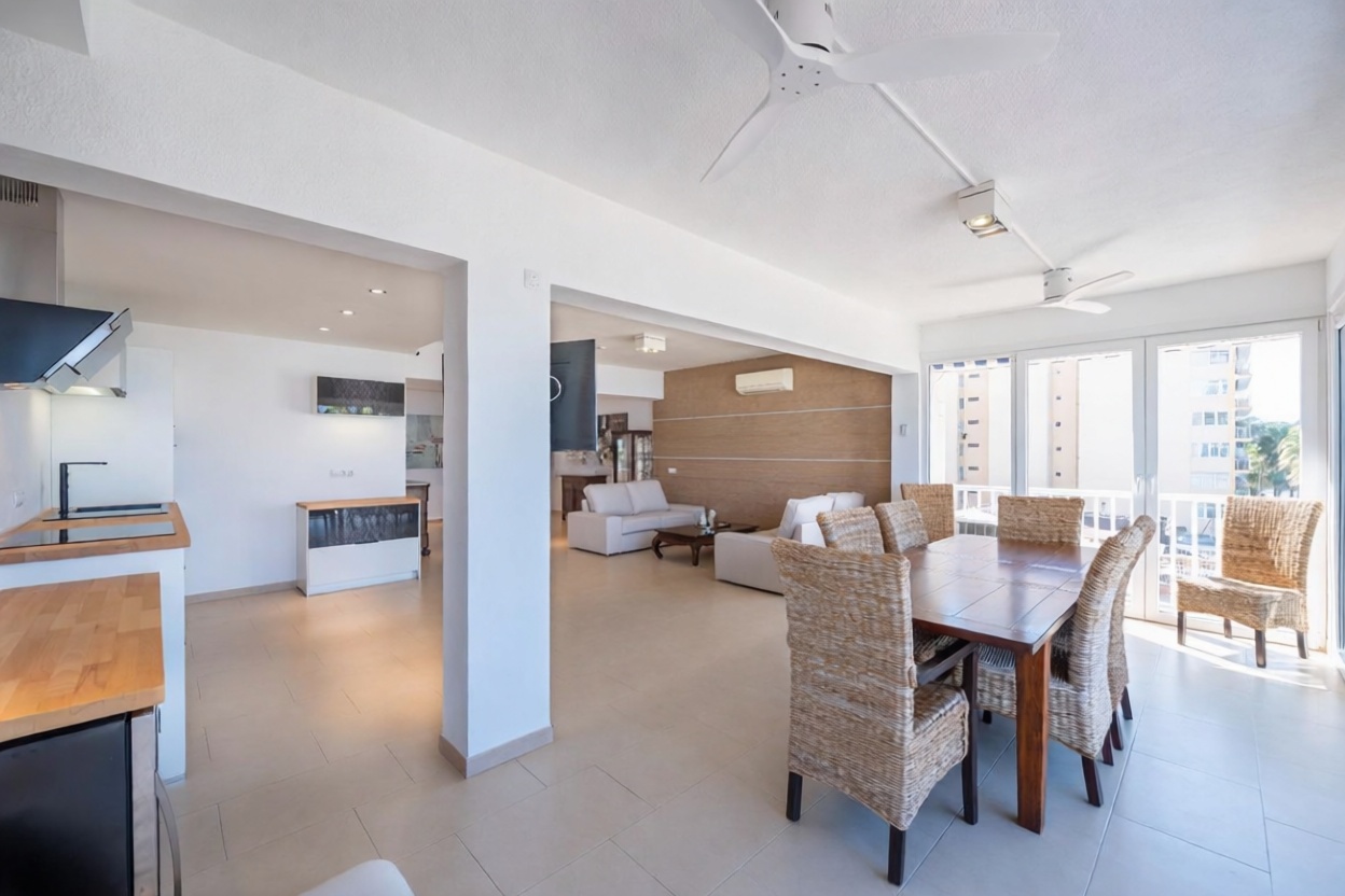 Flat for sale frontline beach in Llucmajor — Kitchen