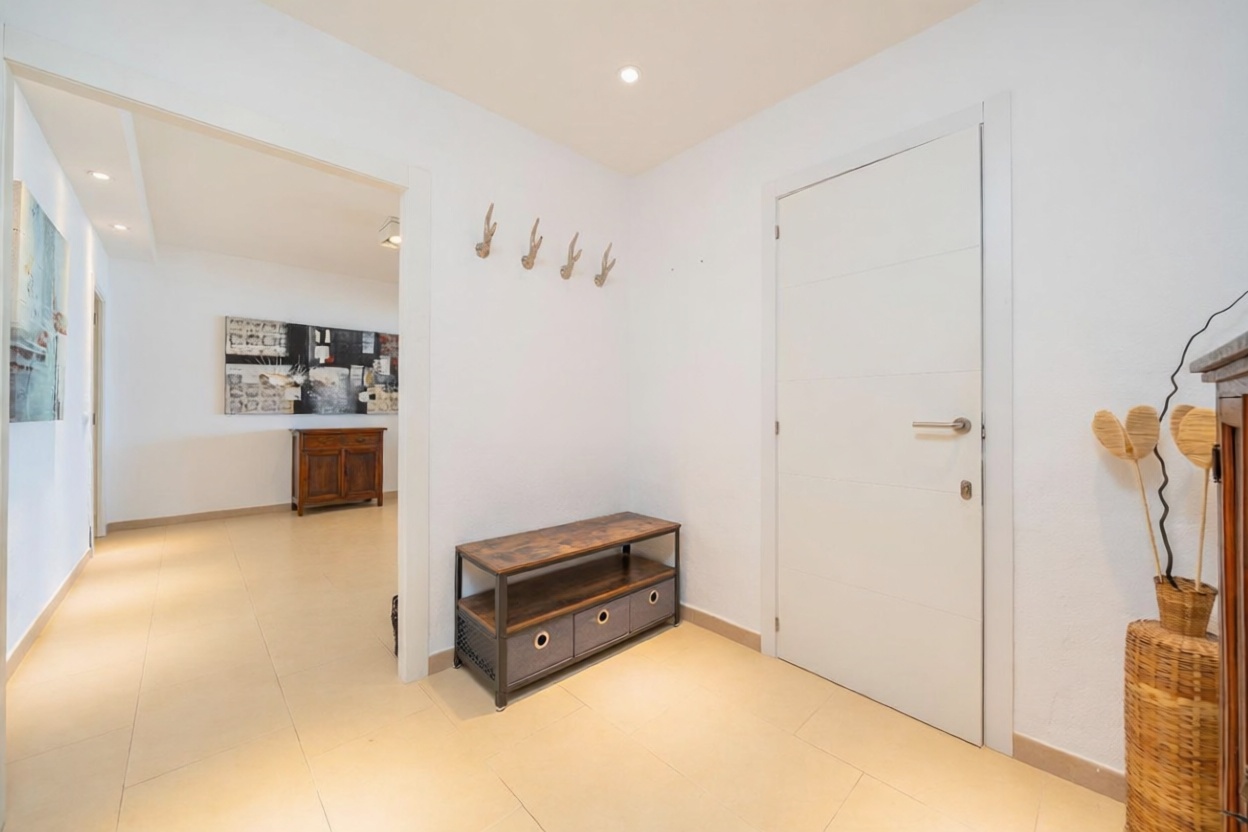 Flat for sale frontline beach in Llucmajor — Bathroom