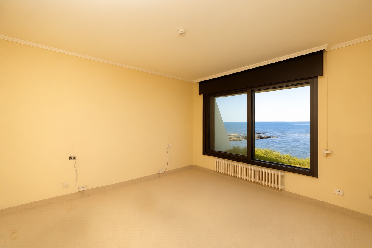 Chalet en venta con acceso directo a la playa en Oia — Dormitorio