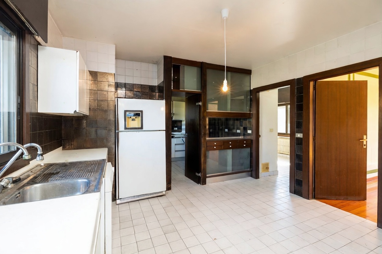 Chalet en venta con acceso directo a la playa en Oia — Cocina