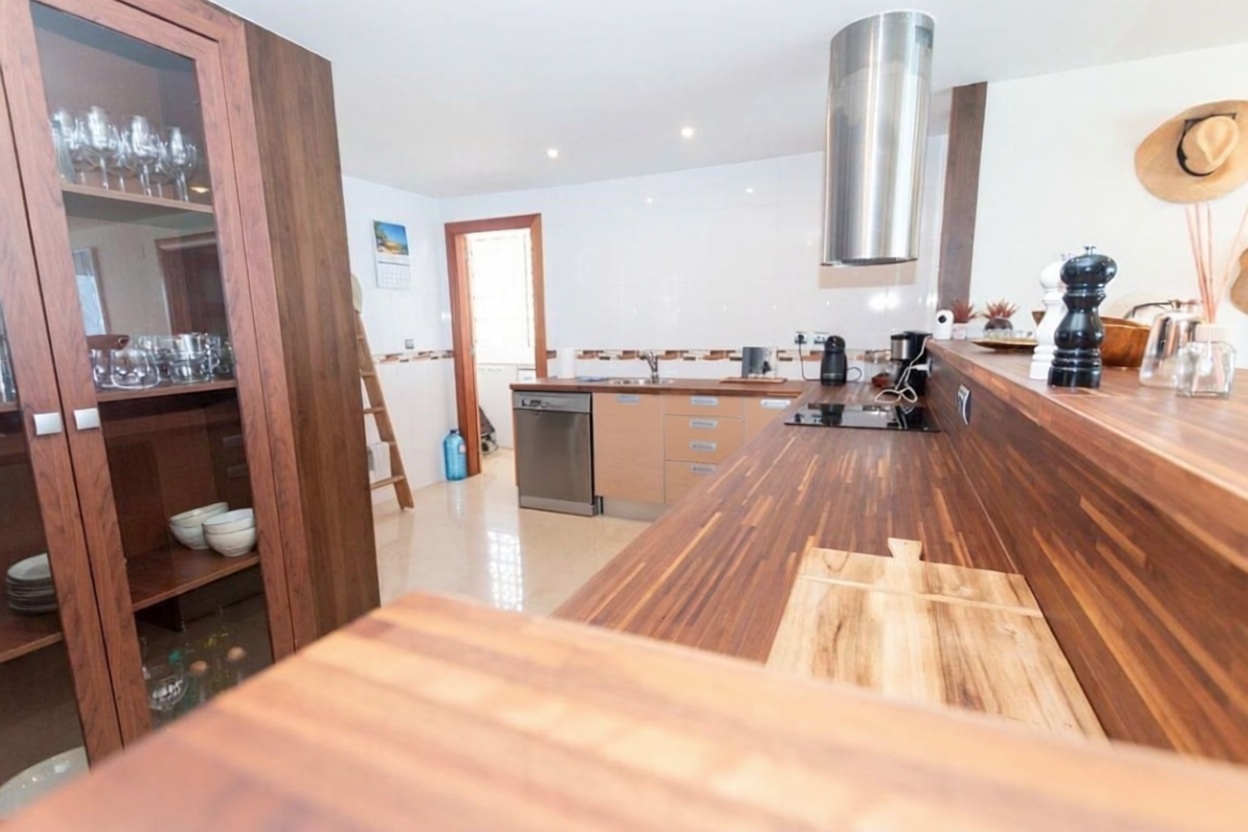 Piso en primera línea de playa en Torrevieja — Cocina