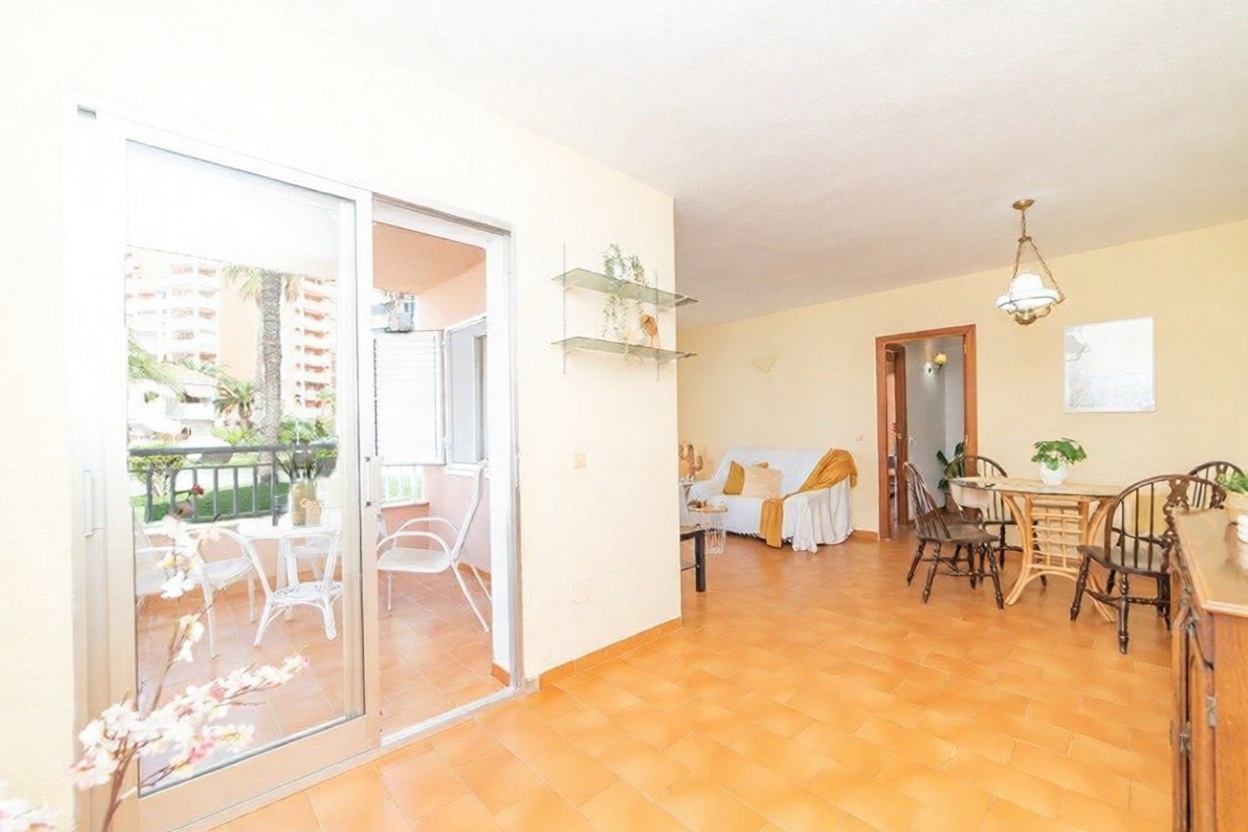 Beachfront flat in La Manga del Mar Menor — Living room