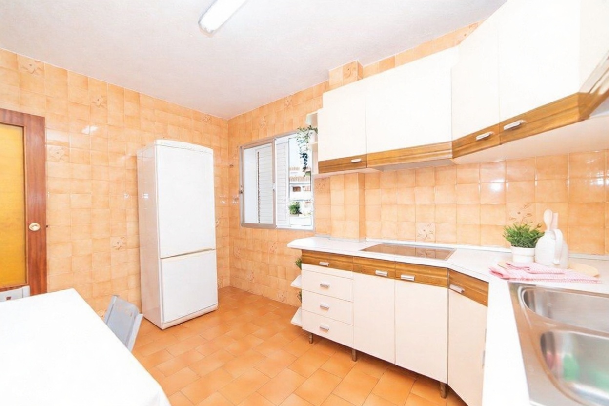 Beachfront flat in La Manga del Mar Menor — Kitchen