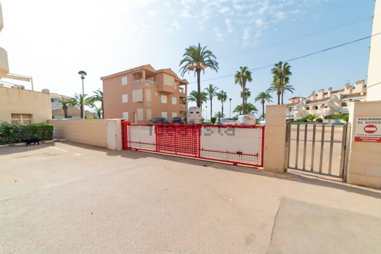 Beachfront flat in La Manga del Mar Menor — Sea view