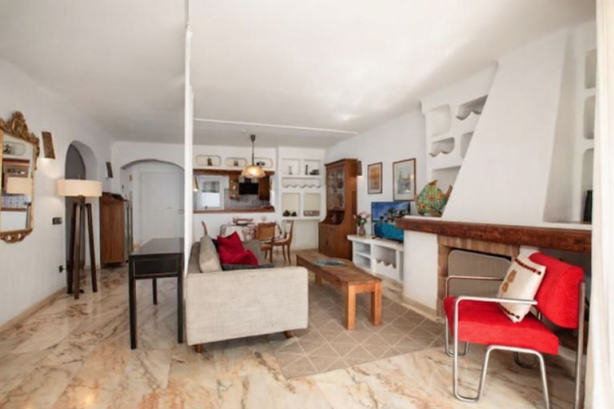 Piso en venta en primera línea de playa en Calvià — Salón