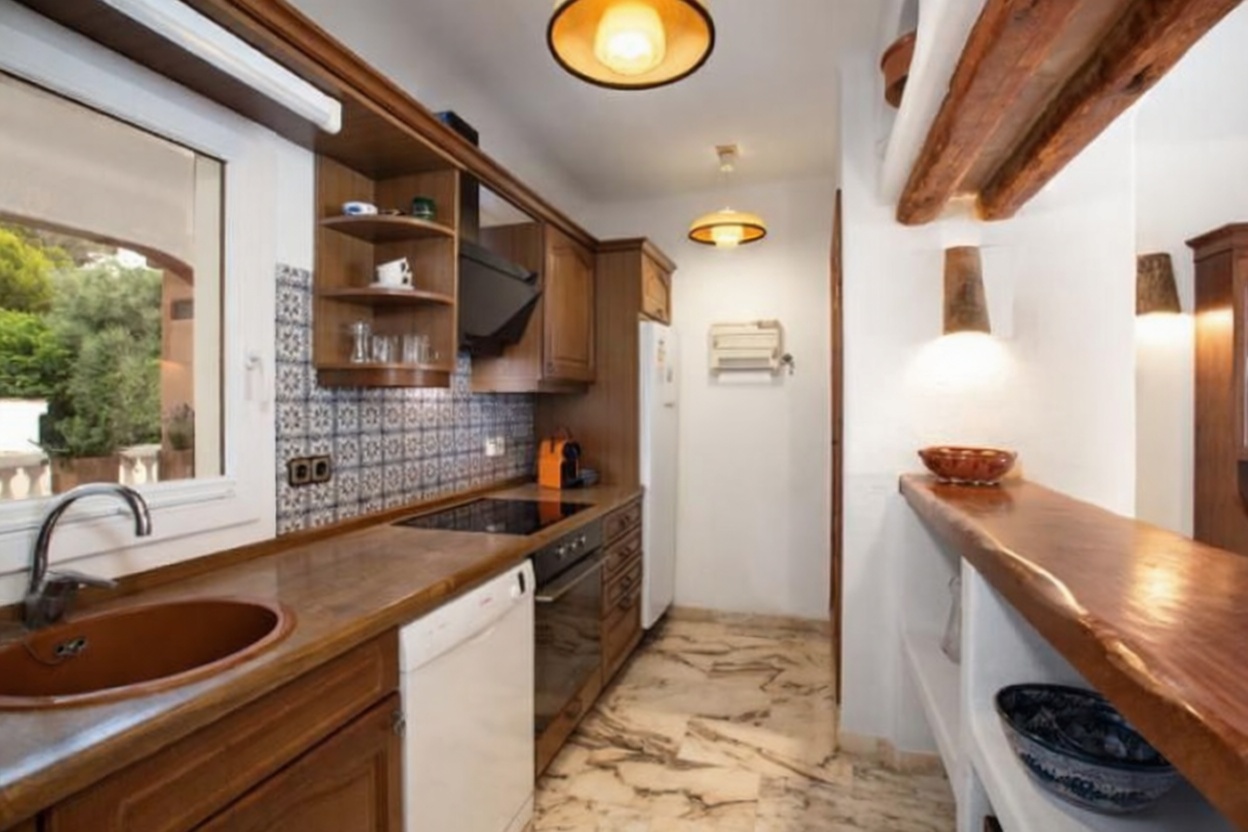 Piso en venta en primera línea de playa en Calvià — Cocina