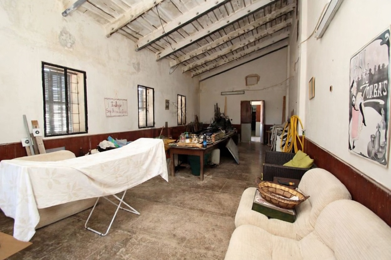 Finca en venta con acceso directo a la playa en Llucmajor — Salón