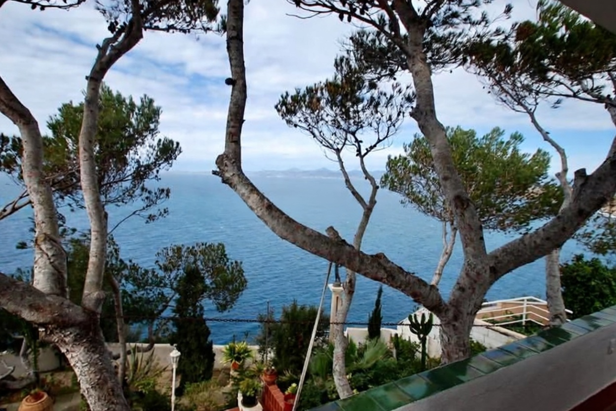 Chalet en venta con acceso directo a la playa en Llucmajor — Vista mar
