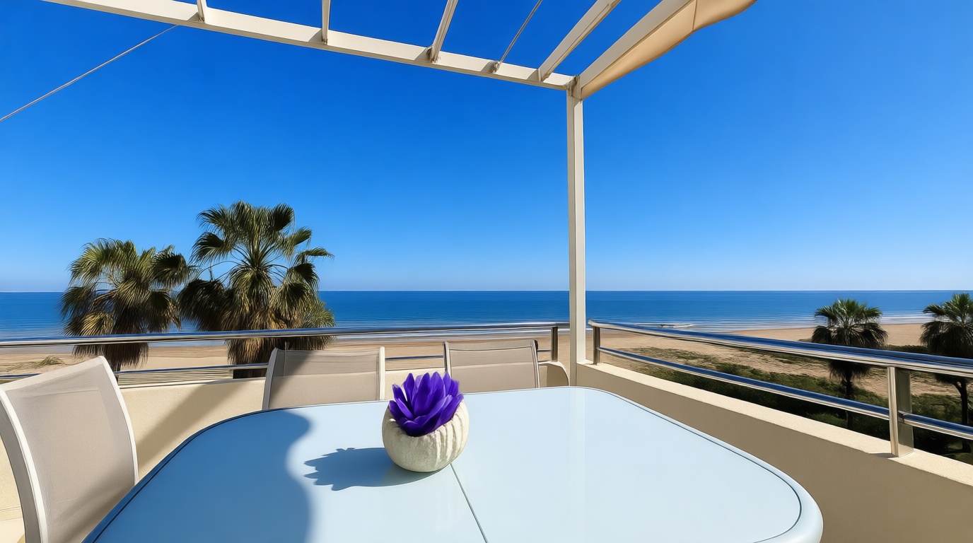 Ático en venta en primera línea de mar en Oliva