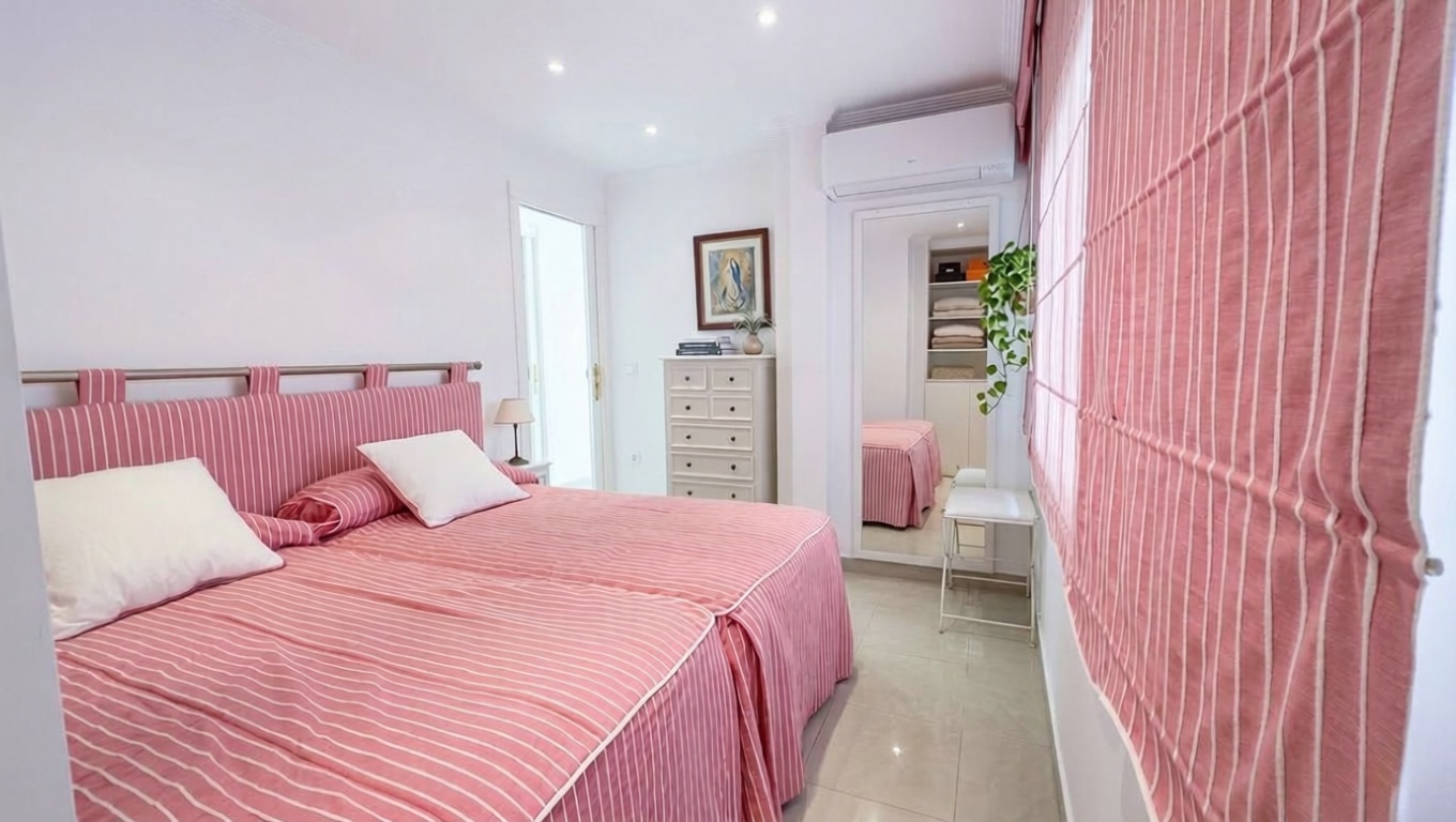 Flat in Primera Línea de Playa in Benidorm — Bedroom
