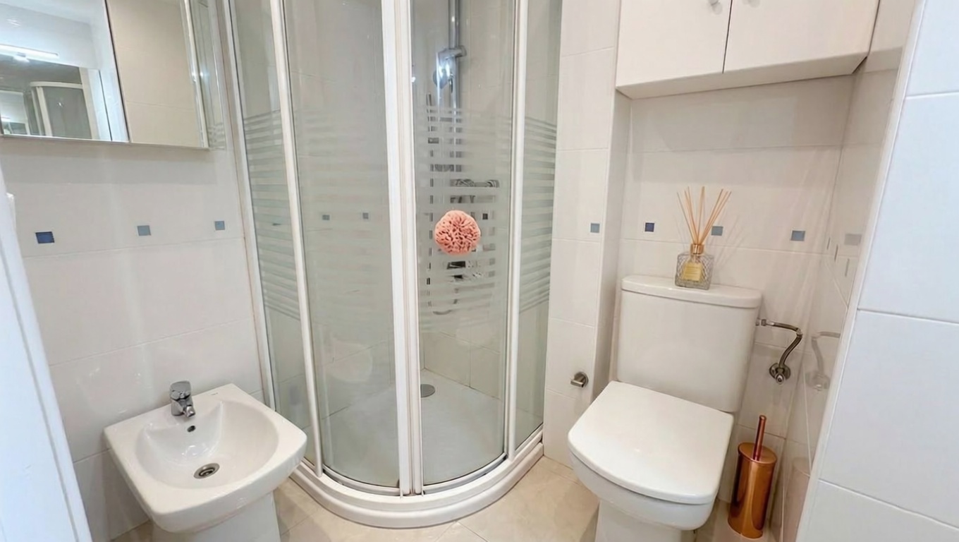 Flat in Primera Línea de Playa in Benidorm — Bathroom