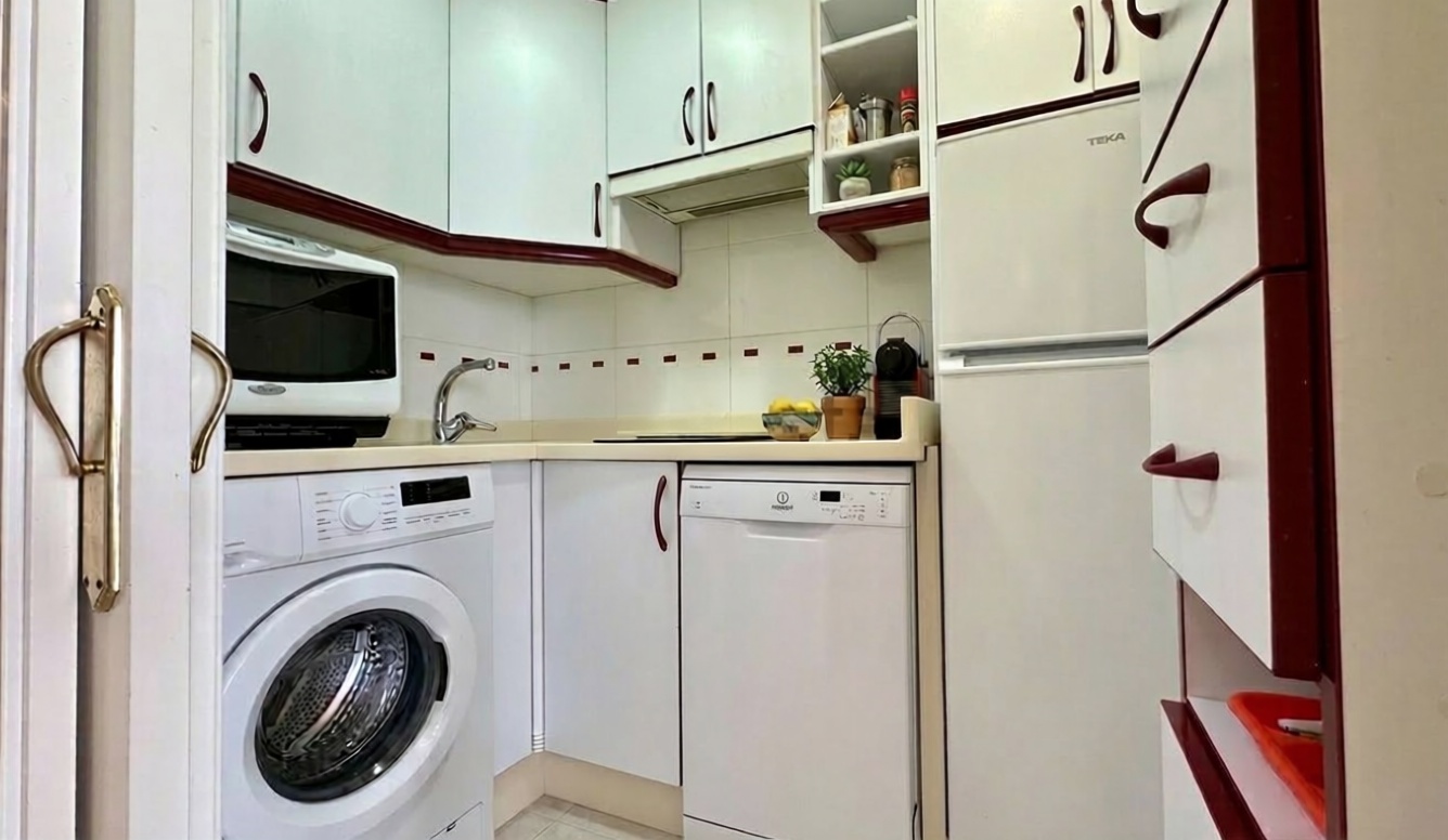 Flat in Primera Línea de Playa in Benidorm — Kitchen