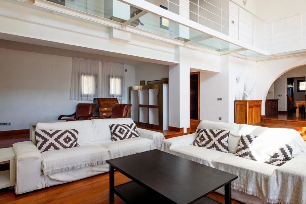 Chalet à vendre avec accès direct à la plage à Santa Eulalia del Río — Séjour