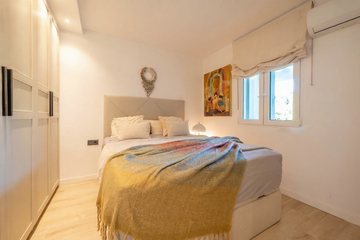 Piso en venta en primera línea de playa en Mijas — Dormitorio