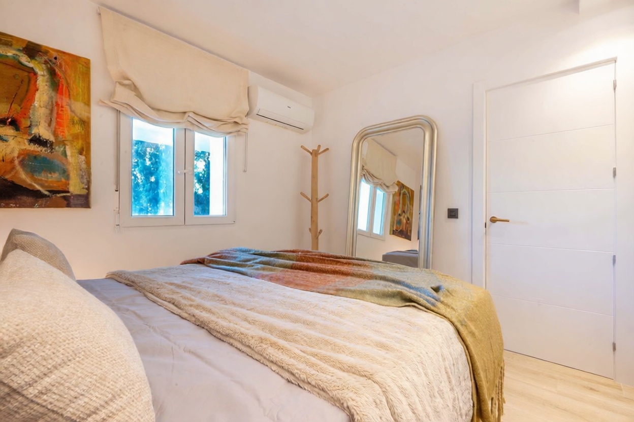 Piso en venta en primera línea de playa en Mijas — Dormitorio