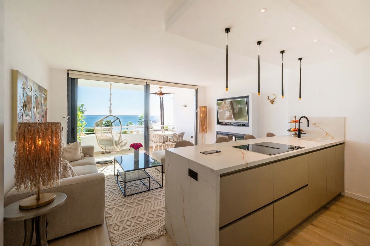 Piso en venta en primera línea de playa en Mijas — Cocina