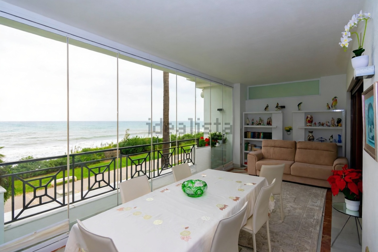 Apartamento à venda pé na areia em Estepona