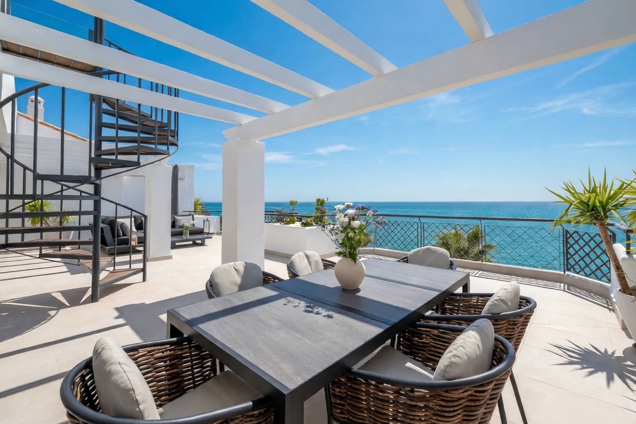 Мансарда на продажу на первой линии моря в Mijas