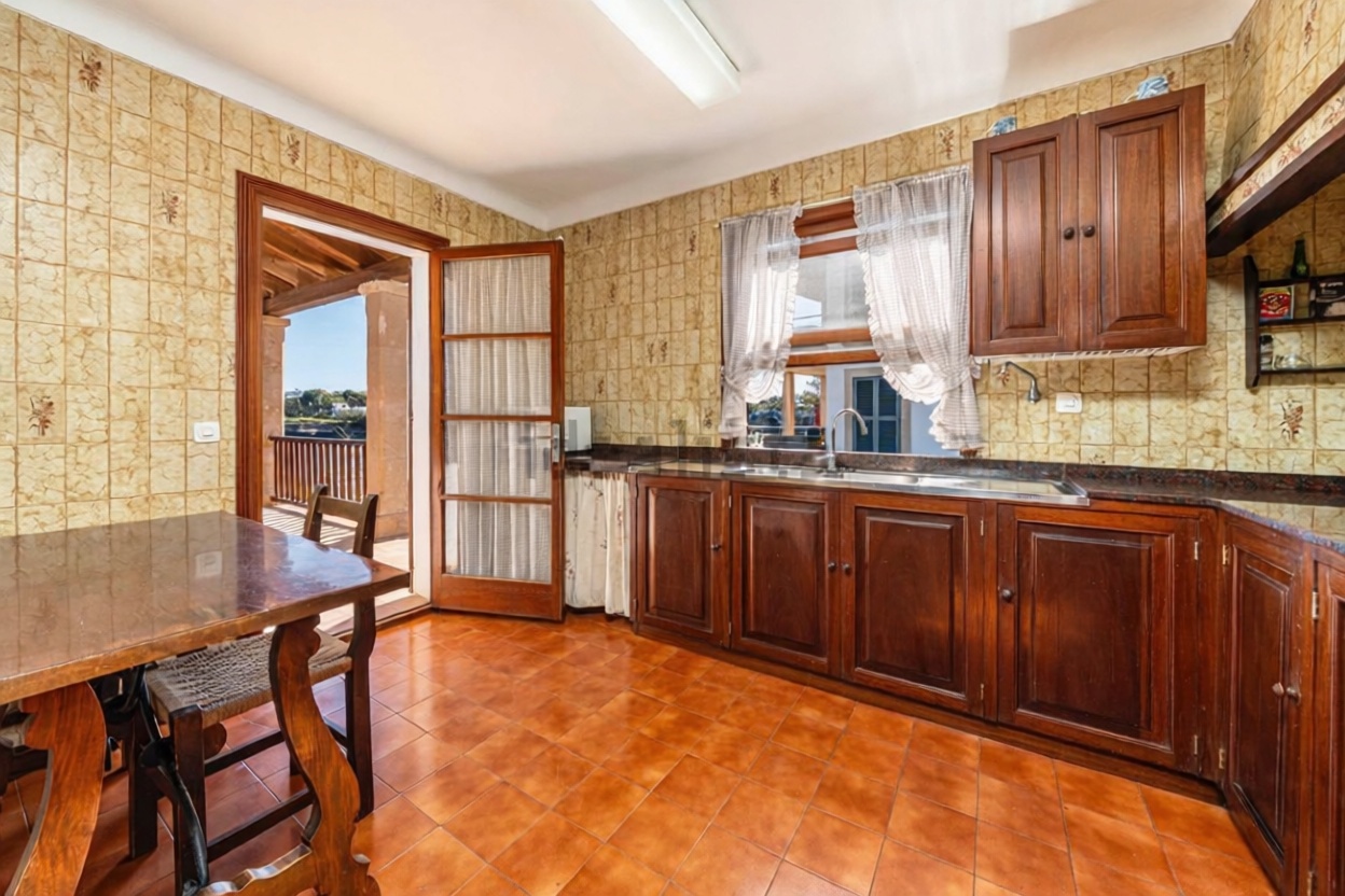 Chalet for sale with direct beach access in Felanitx — Sea view