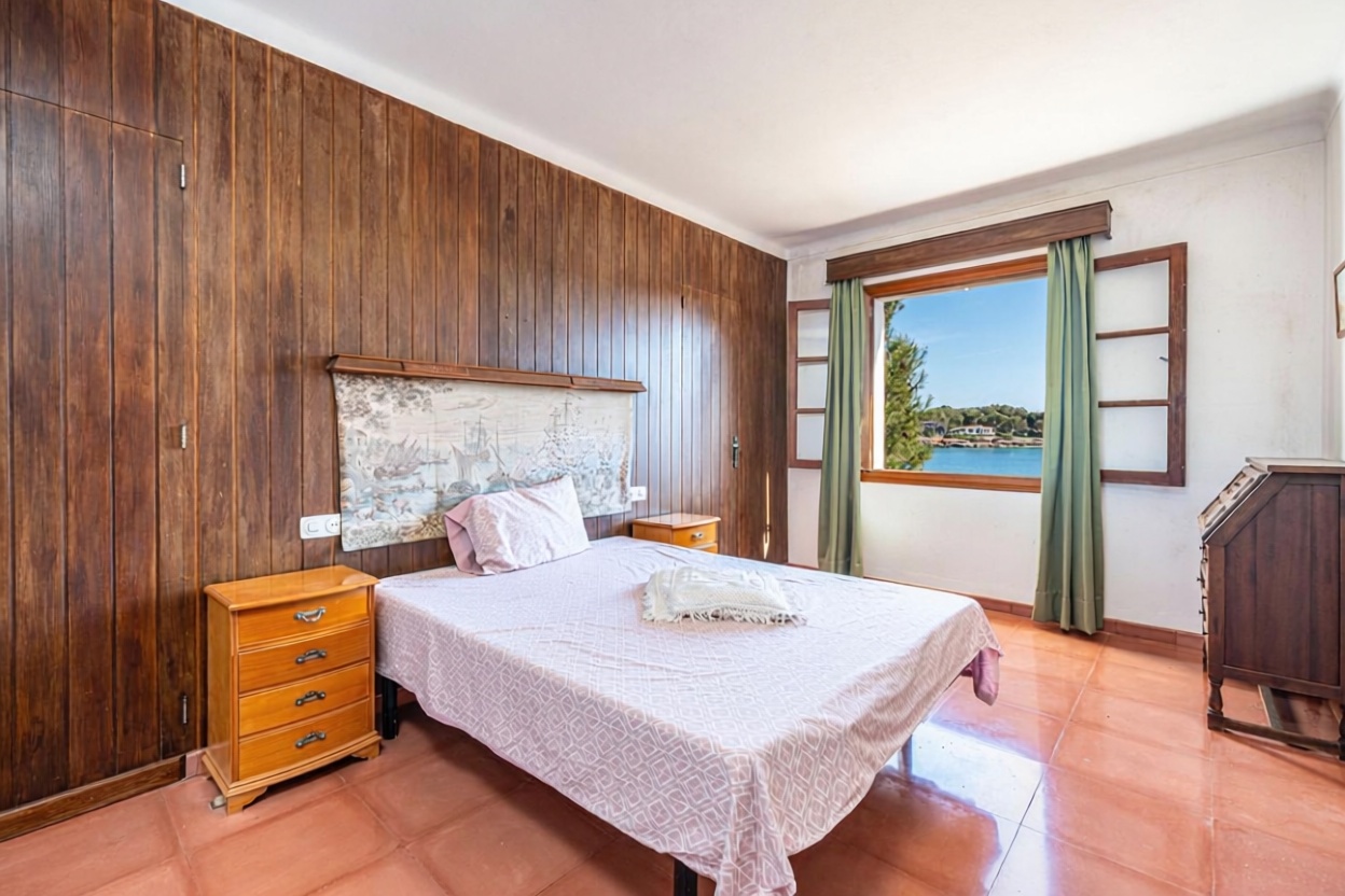Chalet with direct beach access in Felanitx — Bedroom