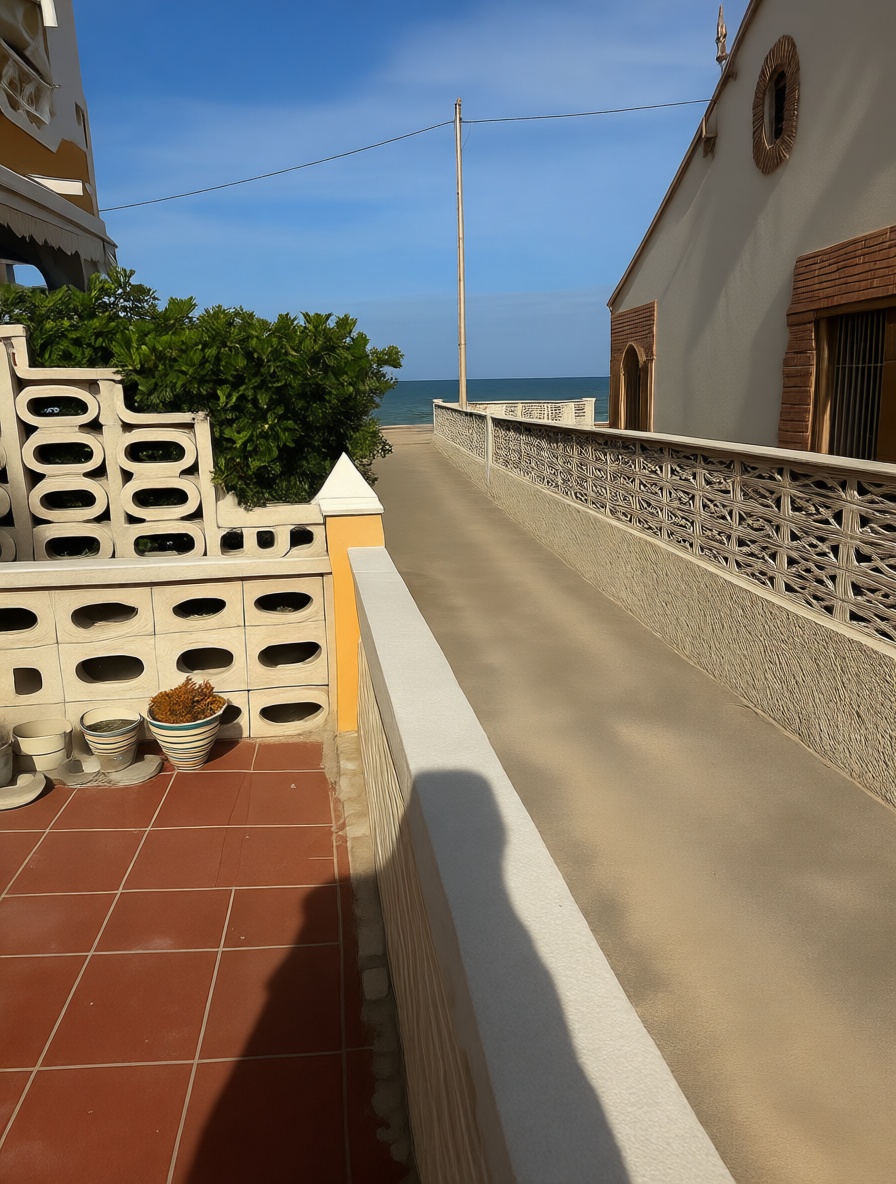 Chalet en venta con acceso directo a la playa en Els Poblets — Vista mar
