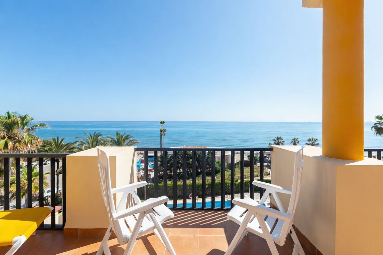 Ático en venta en primera línea de mar en Marbella