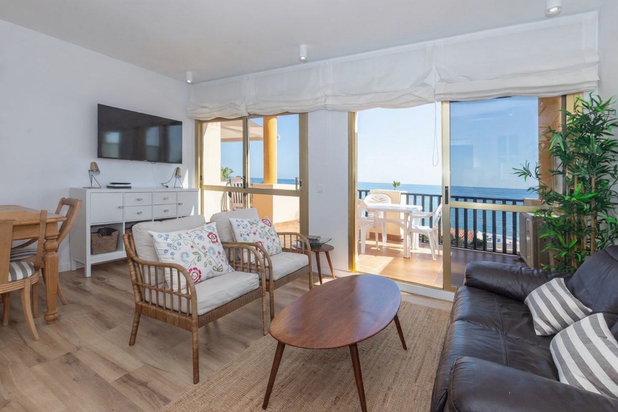 Мансарда на продажу на первой линии моря в Marbella — Гостиная