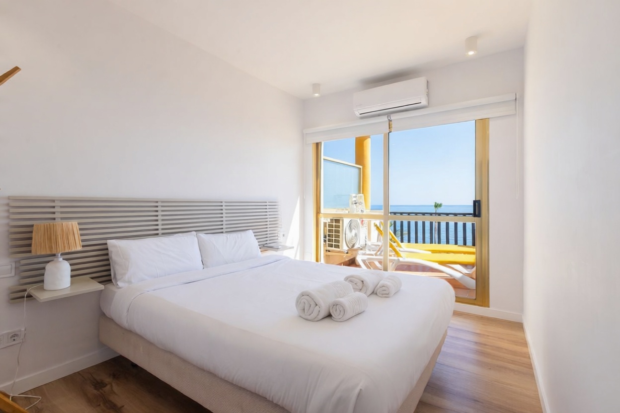 Мансарда на продажу на первой линии моря в Marbella — Спальня